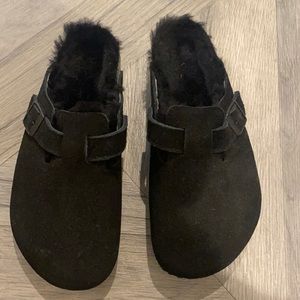 new. Birkenstock Boston shearling lined clog. Never worn (no box) fits size 8.